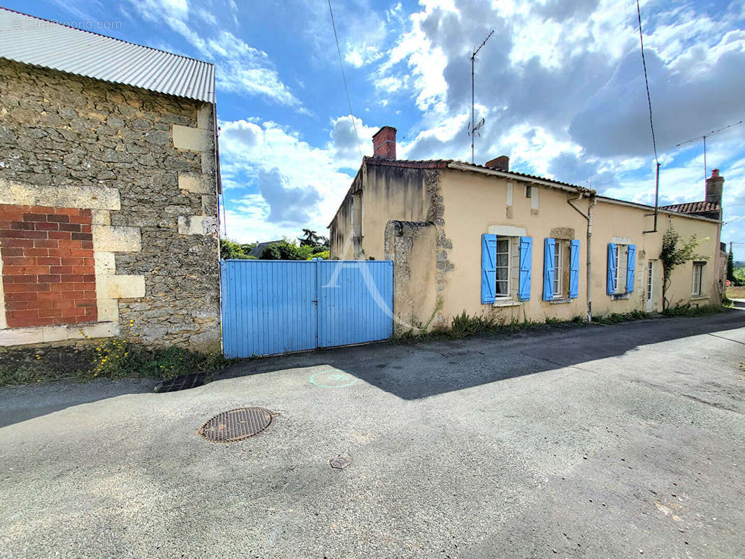 Maison à CHAVAGNES