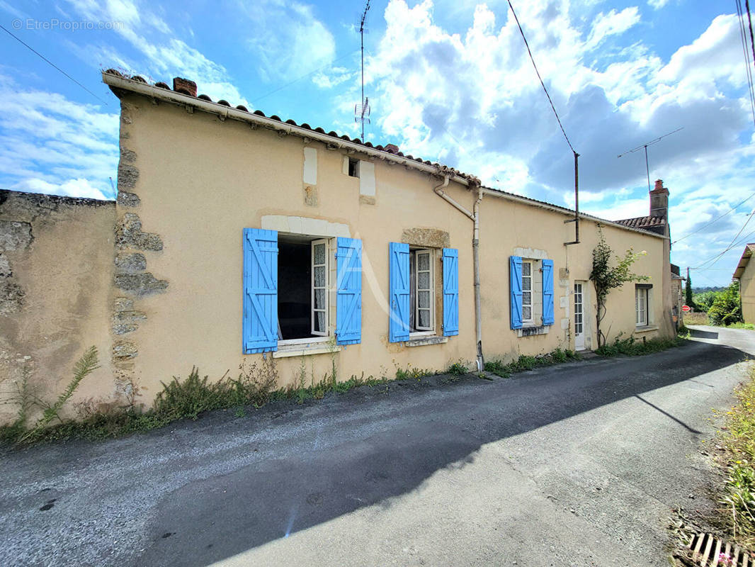 Maison à CHAVAGNES