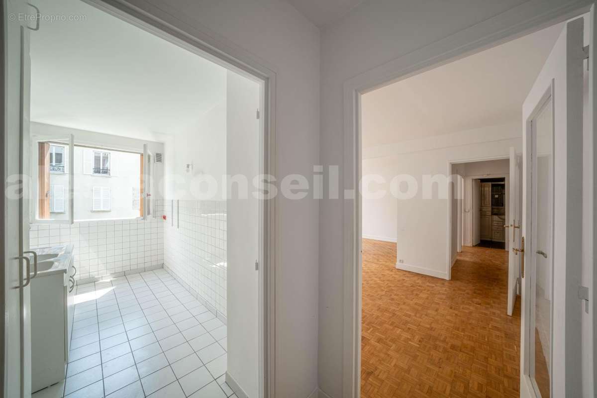 1 - Entree - Appartement à PARIS-14E