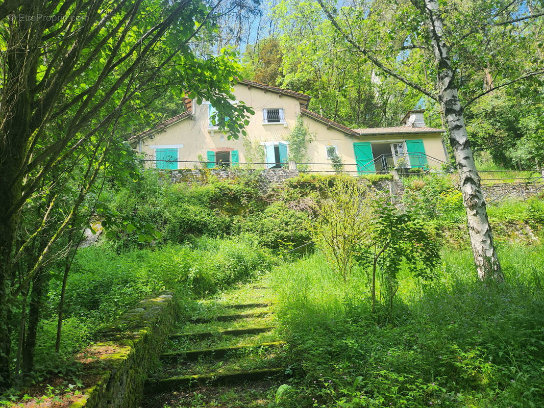 Maison à PIERRE-BUFFIERE