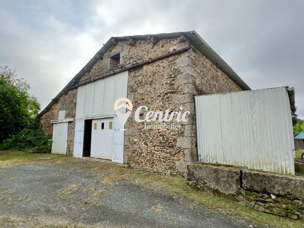 Maison à SAINT-PAUL-EN-GATINE