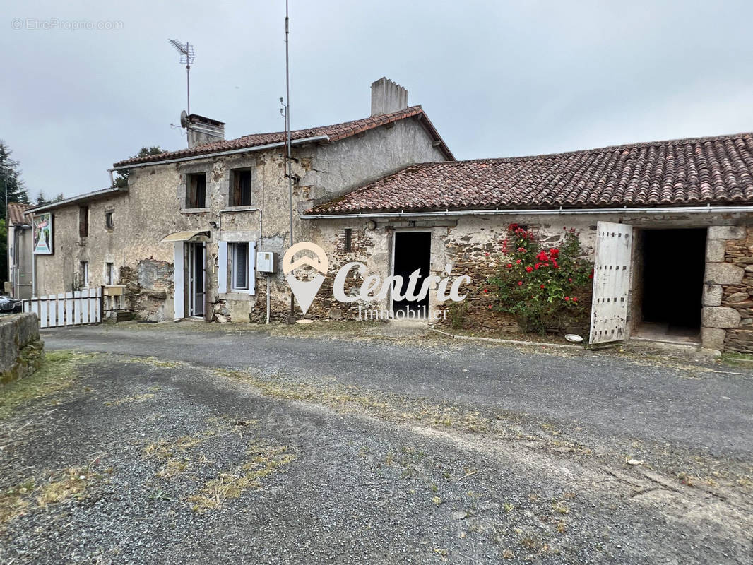 Maison à SAINT-PAUL-EN-GATINE