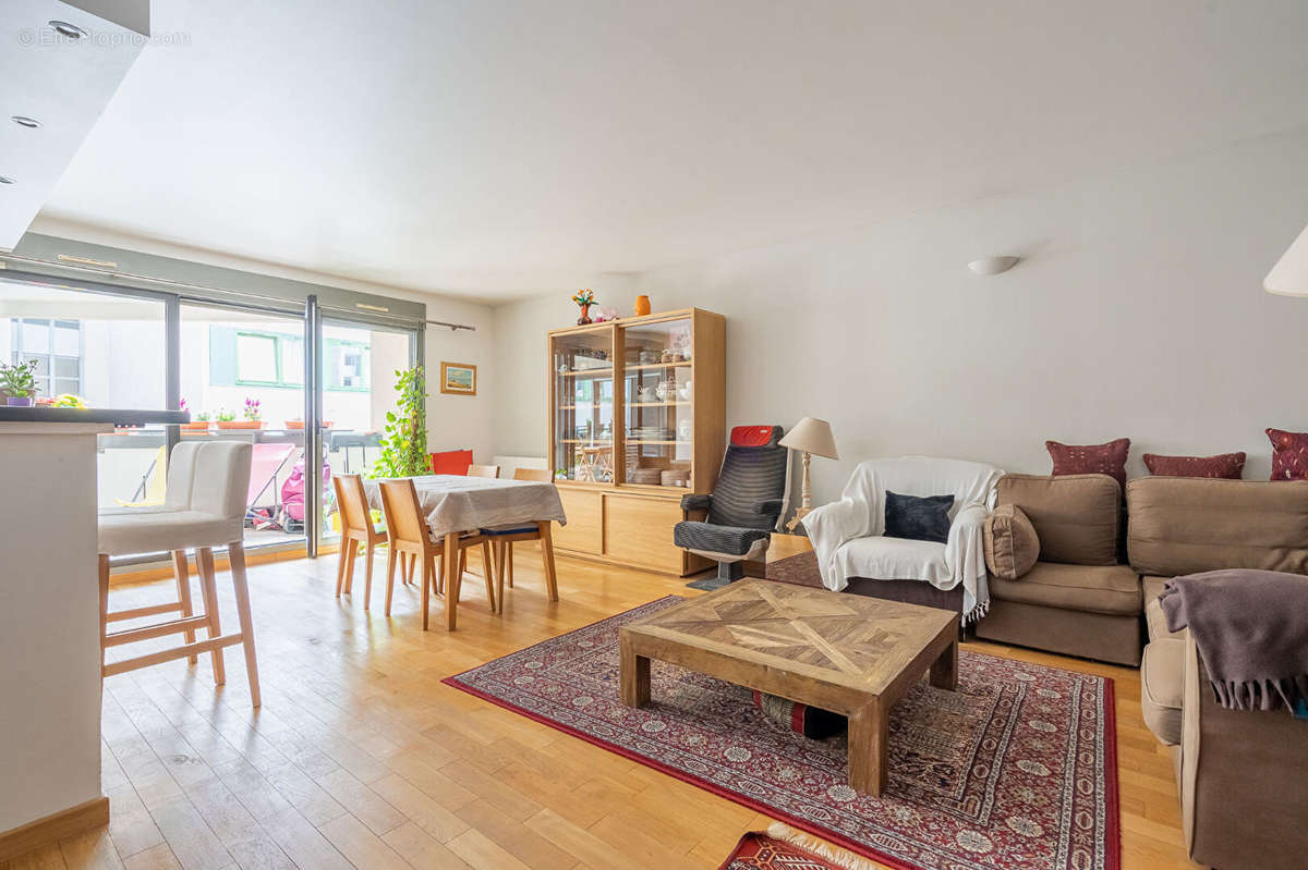 Appartement à PARIS-14E