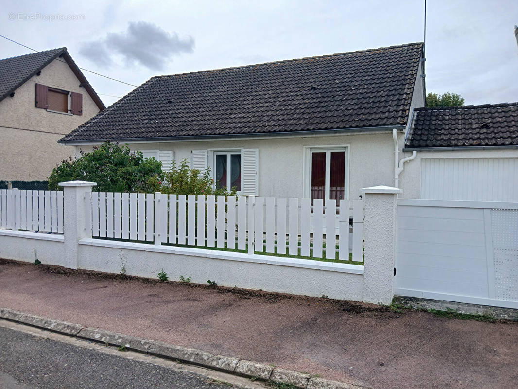 Maison à YEVRES