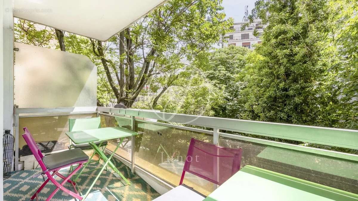 Appartement à PARIS-16E