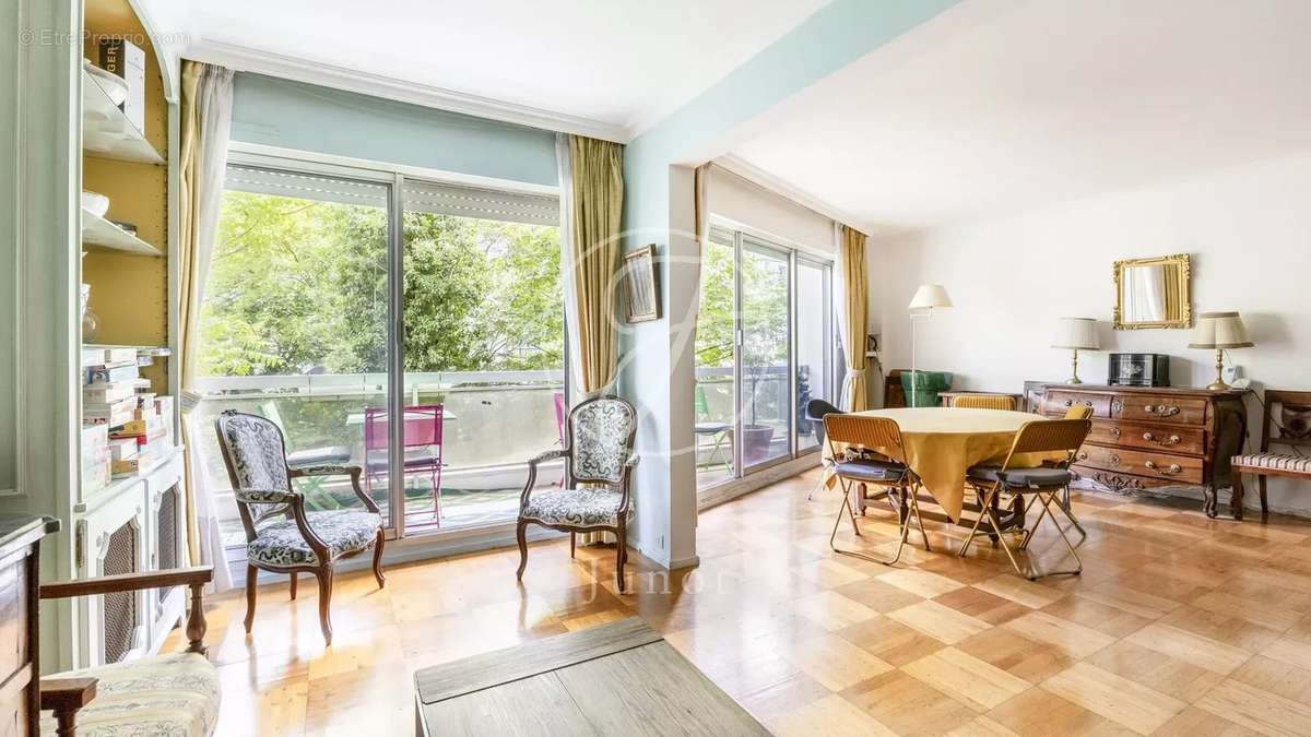 Appartement à PARIS-16E