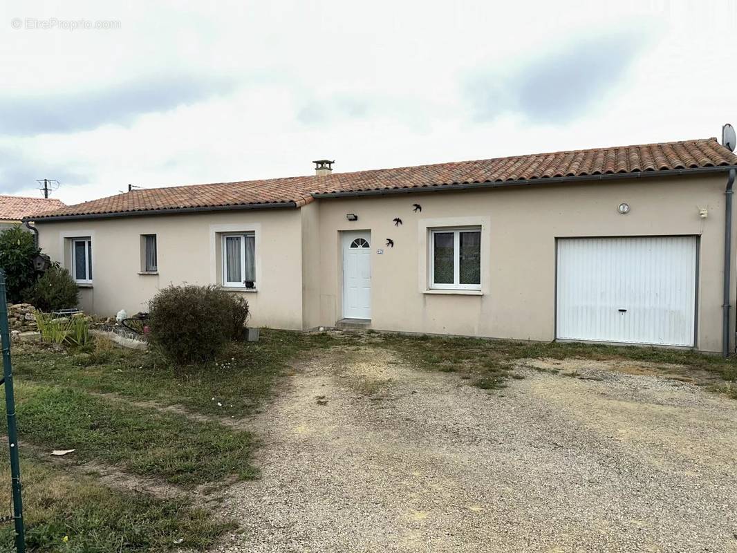 Maison à CHAMPAGNE-SAINT-HILAIRE