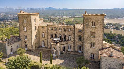 Appartement à TOURRETTES