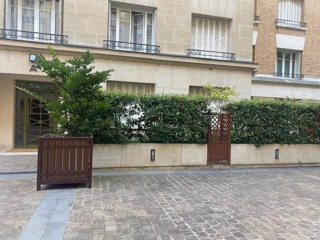 Appartement à NEUILLY-SUR-SEINE