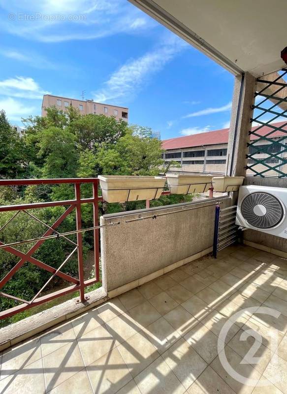 Appartement à MARSEILLE-3E