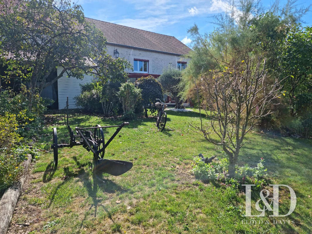 Maison à POUILLY-SUR-VINGEANNE