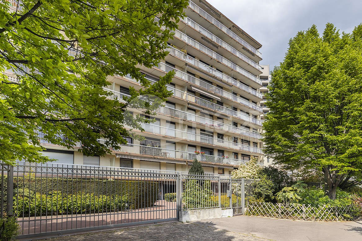 Appartement à COURBEVOIE