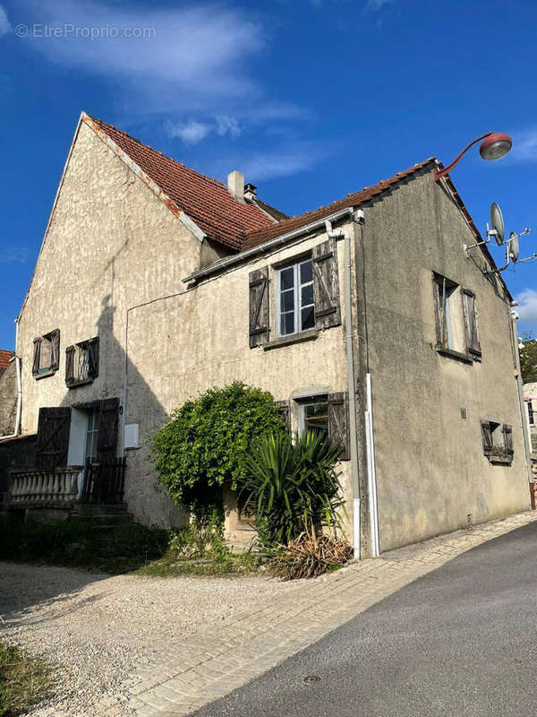 Maison à MONT-SAINT-PERE