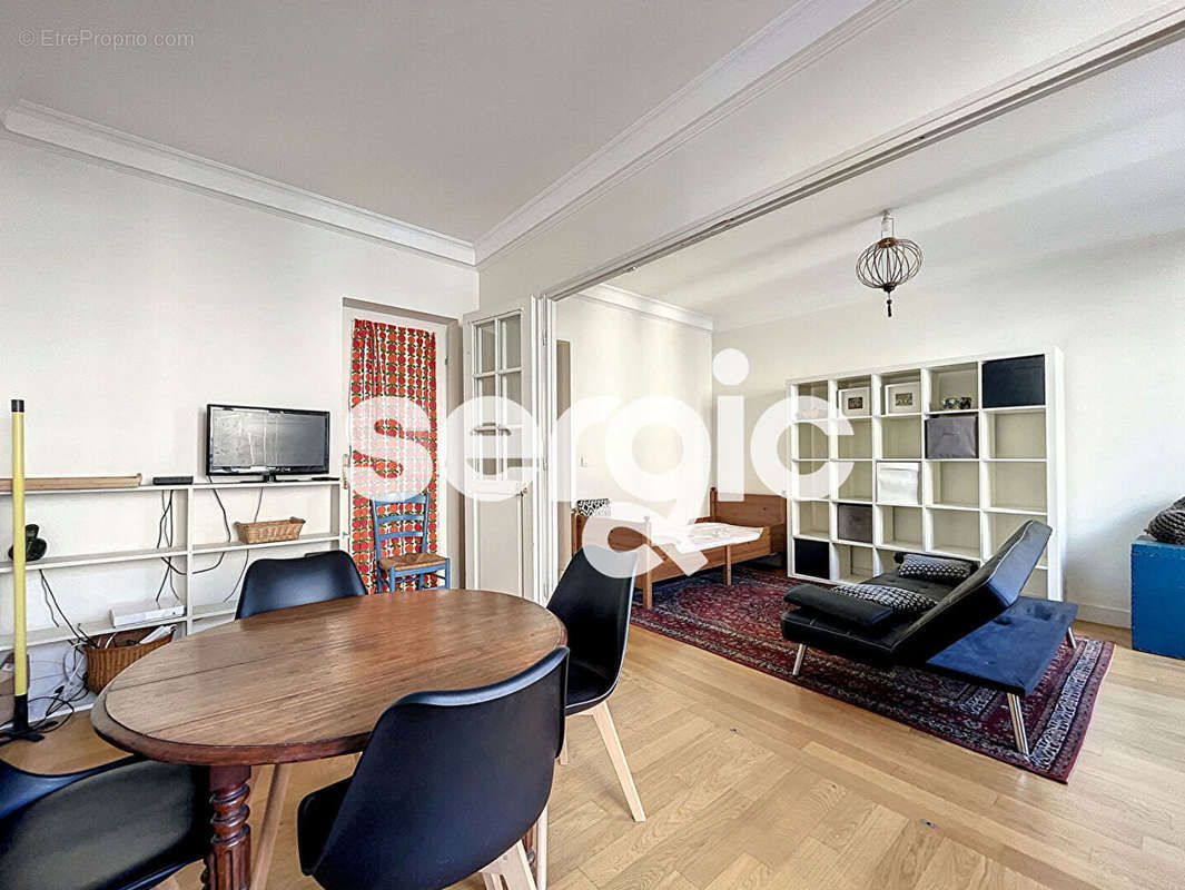 Appartement à PARIS-14E