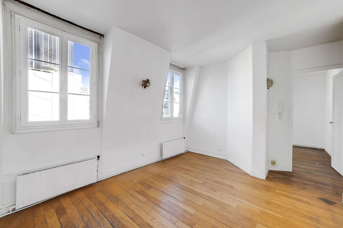 Appartement à PARIS-14E