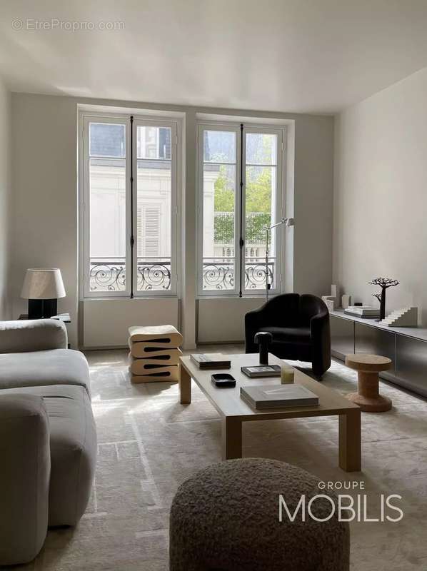 Appartement à PARIS-16E