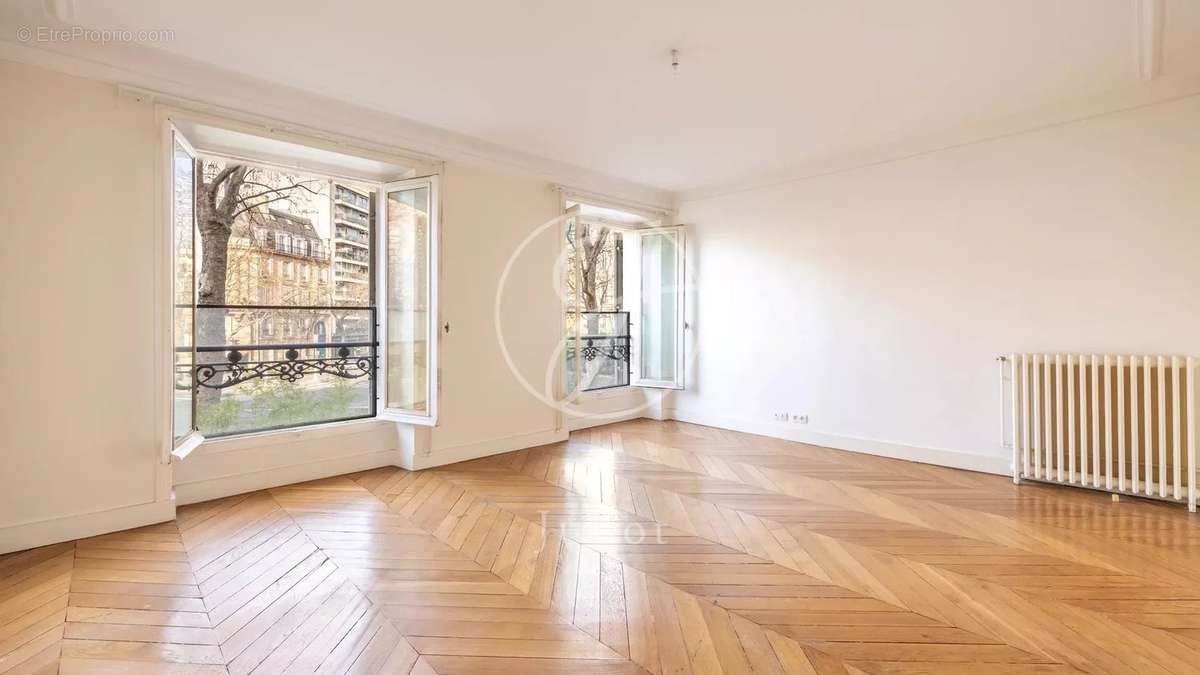 Appartement à PARIS-17E