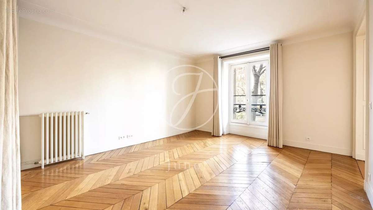 Appartement à PARIS-17E