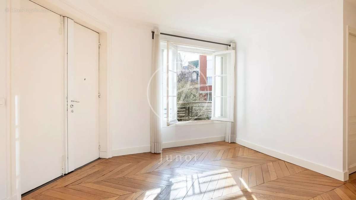 Appartement à PARIS-17E