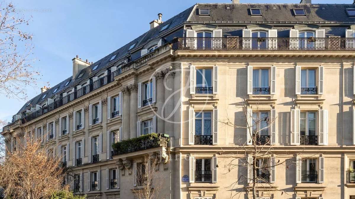 Appartement à PARIS-17E