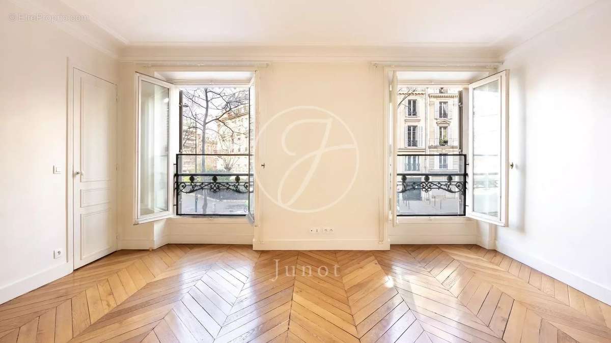 Appartement à PARIS-17E