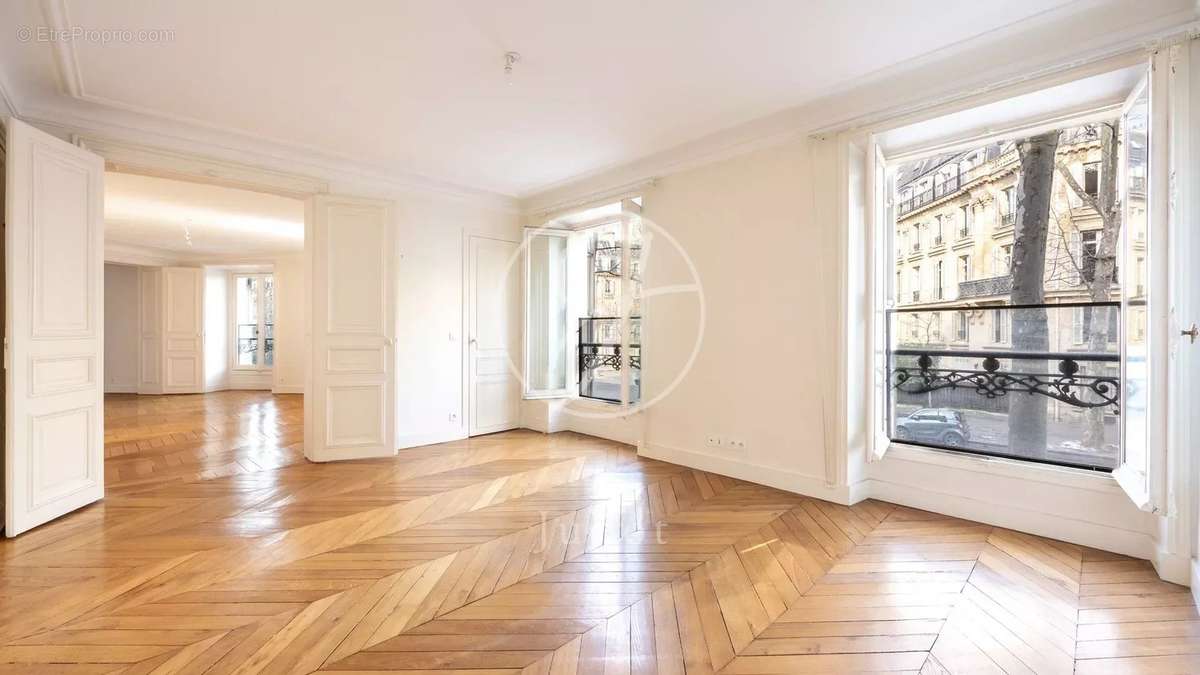 Appartement à PARIS-17E