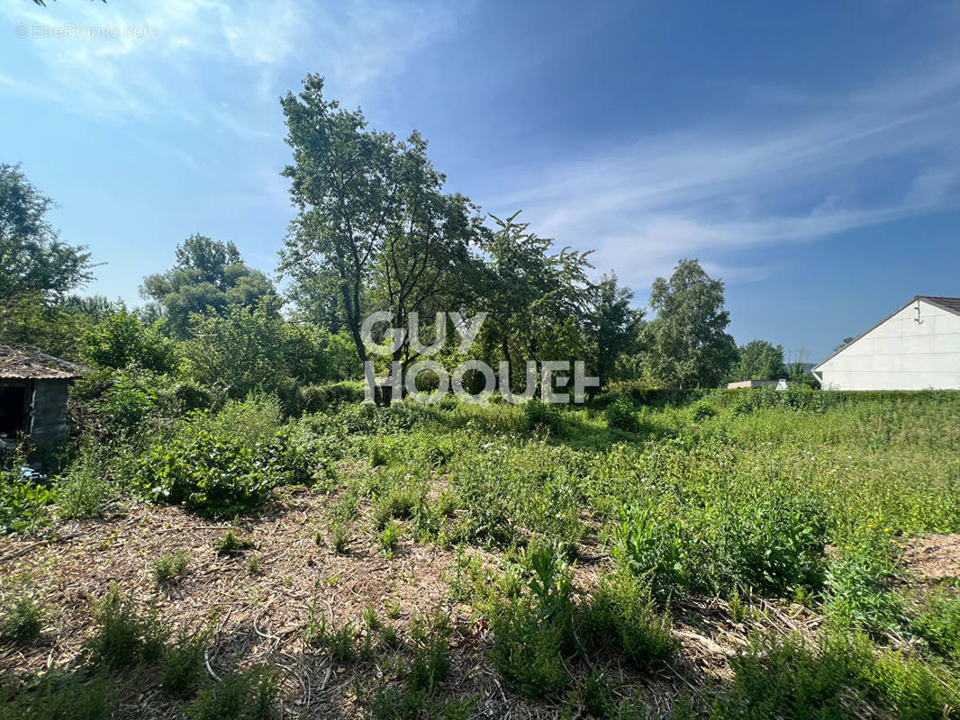 Terrain à BERNY-RIVIERE