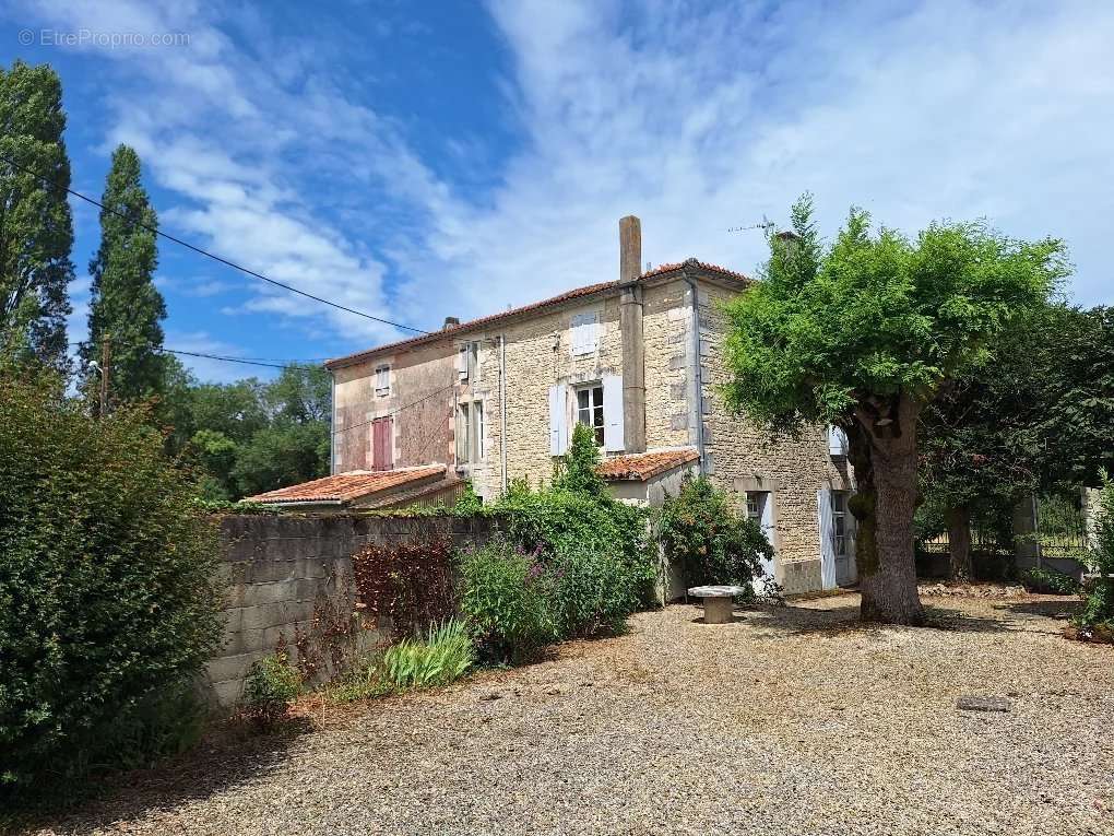 Maison à SAINT-FRONT