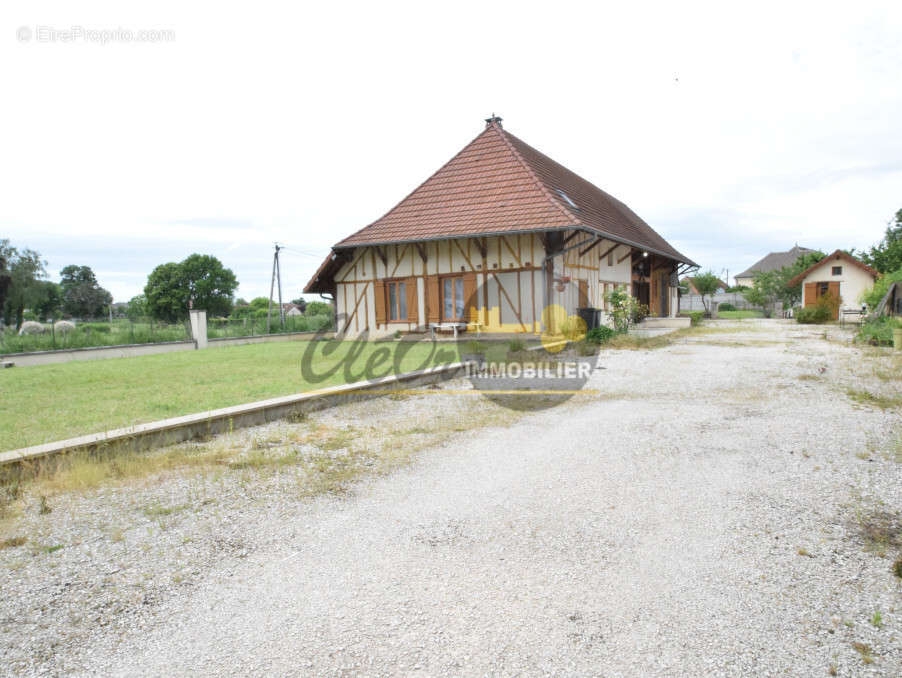 Maison à PIERRE-DE-BRESSE