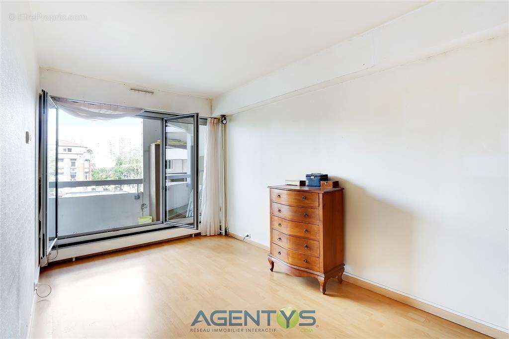 Appartement à PARIS-19E