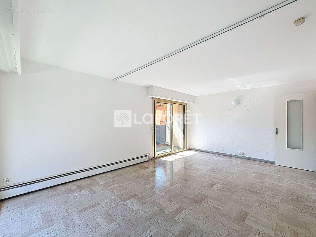 Appartement à ROQUEBRUNE-CAP-MARTIN