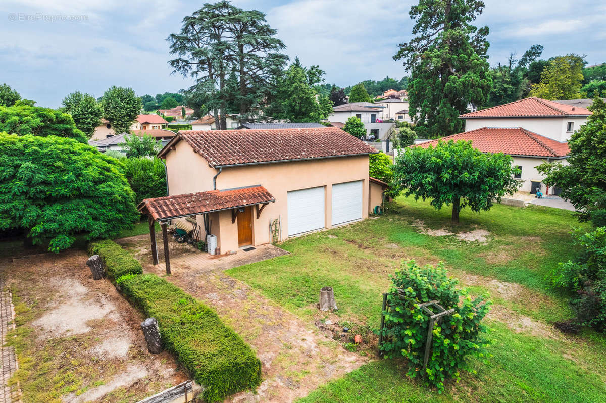 Terrain à CHAPONNAY