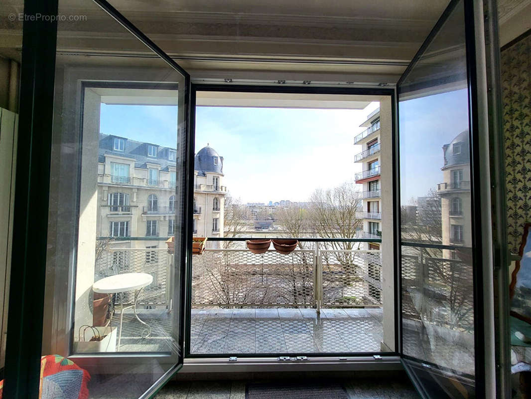 Appartement à PARIS-16E