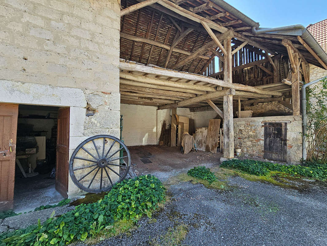 Maison à YENNE