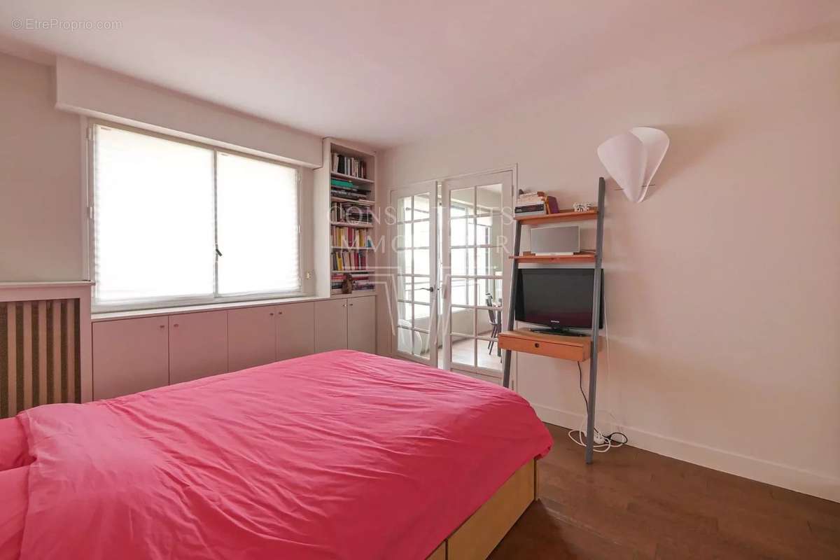 Appartement à NEUILLY-SUR-SEINE