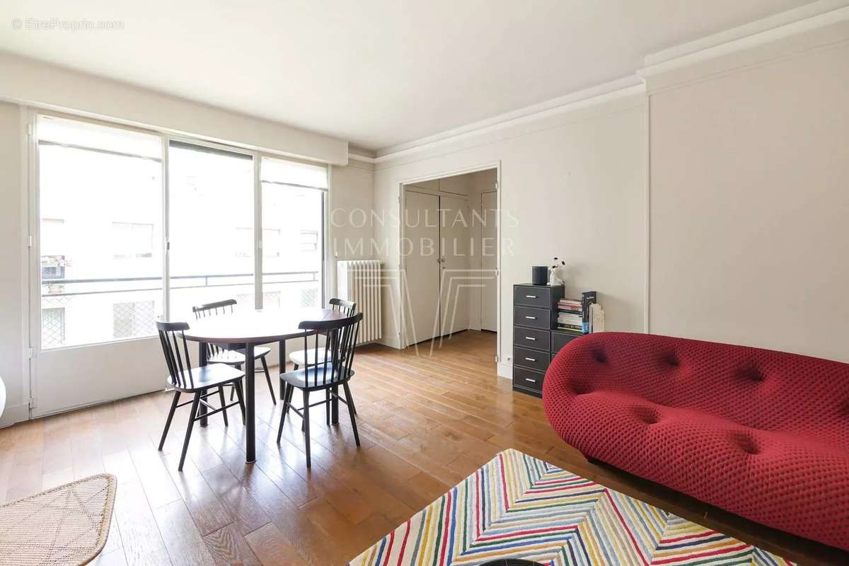 Appartement à NEUILLY-SUR-SEINE