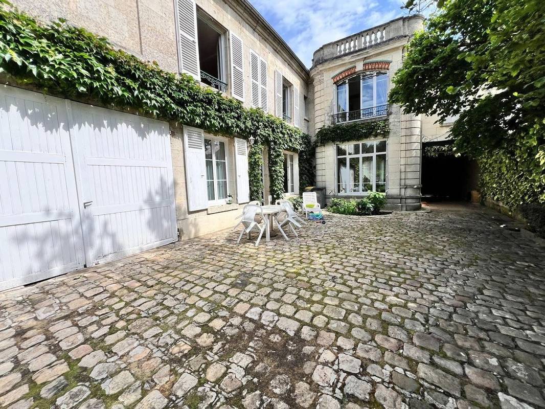 Cour intérieure - Maison à VILLERS-COTTERETS