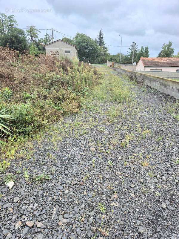 Terrain à PONT-DU-CHATEAU