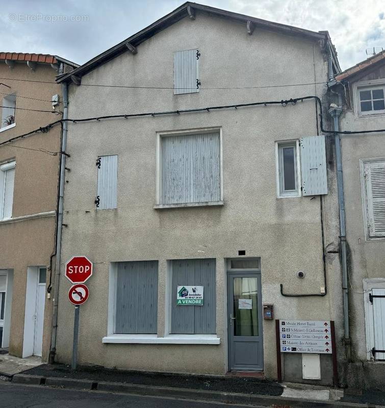   - Maison à THOUARS