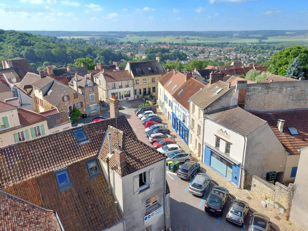 Appartement à NEAUPHLE-LE-CHATEAU