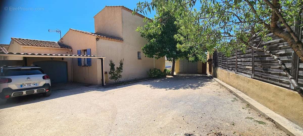 Maison à SAINT-QUENTIN-LA-POTERIE