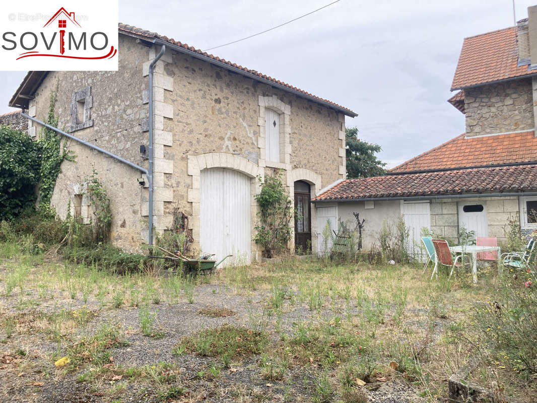 Maison à CONFOLENS