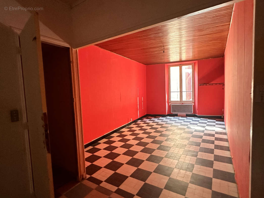 Appartement à BAGNOLS-SUR-CEZE