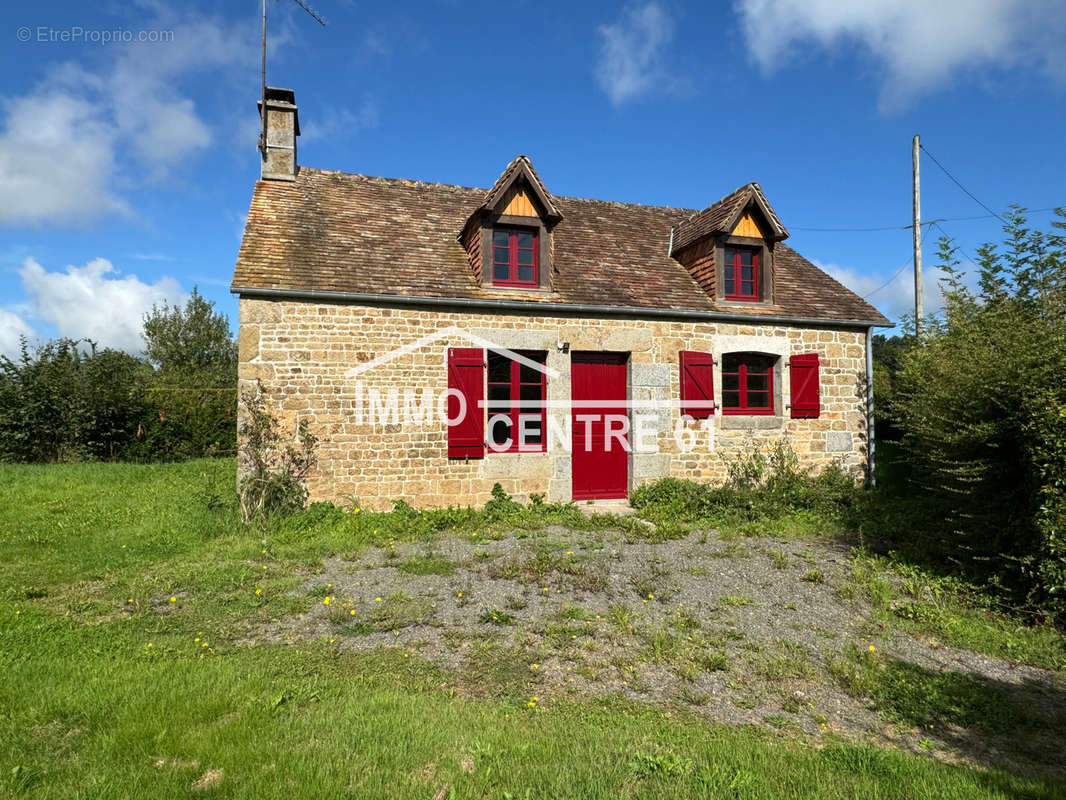 Maison à CARROUGES