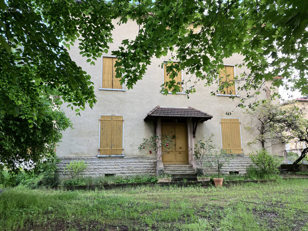 Appartement à GREZIEU-LA-VARENNE