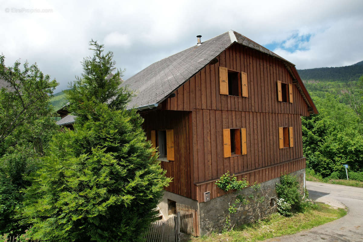 Maison à LESCHERAINES