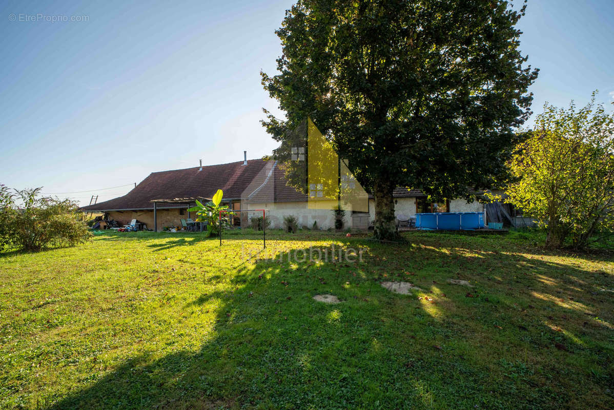 Maison à COMMENAILLES