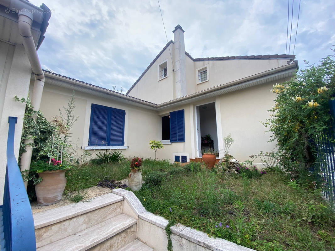 Maison à SAINT-MAUR-DES-FOSSES