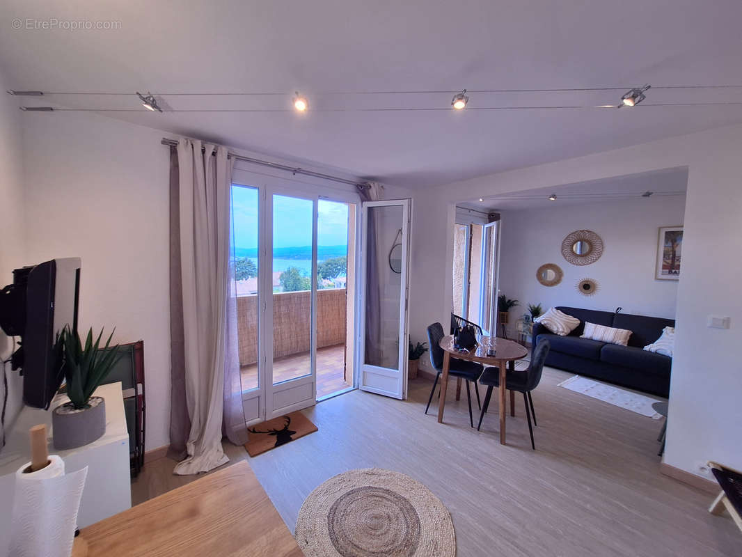 Appartement à SAINT-CYR-SUR-MER