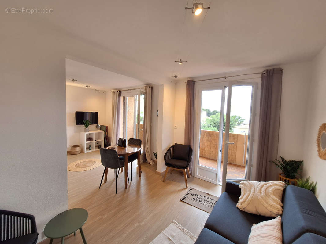 Appartement à SAINT-CYR-SUR-MER